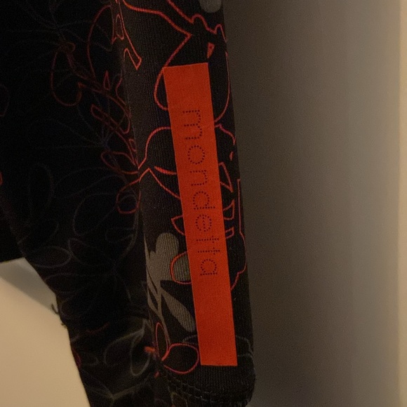 Mondetta Floral Activewear Jacket with Hoodie. Size Medium - Picture 4 of 4